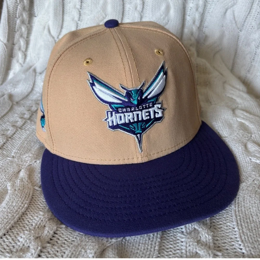 New Era Charlotte Hornets Hat Mens 7 1/8 Tan Purple 59FIFTY Fitted Cap Excellent